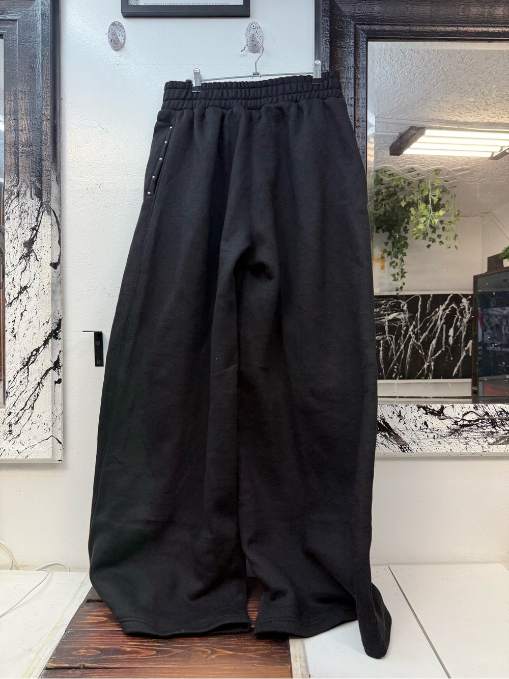 Black Wide-Leg Graphic Sweatpants oversized - Picture 3 of 6